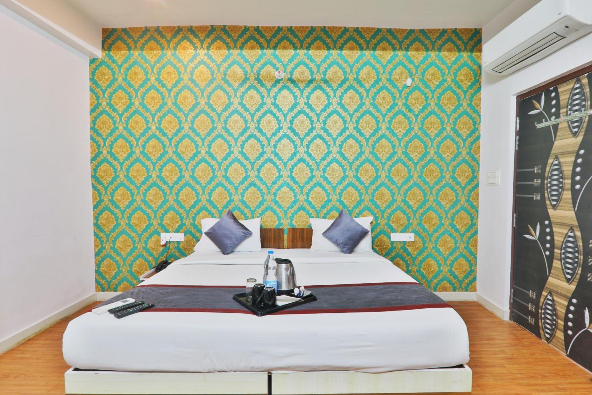 Divine Glory Hotel Lucknow Esterno foto
