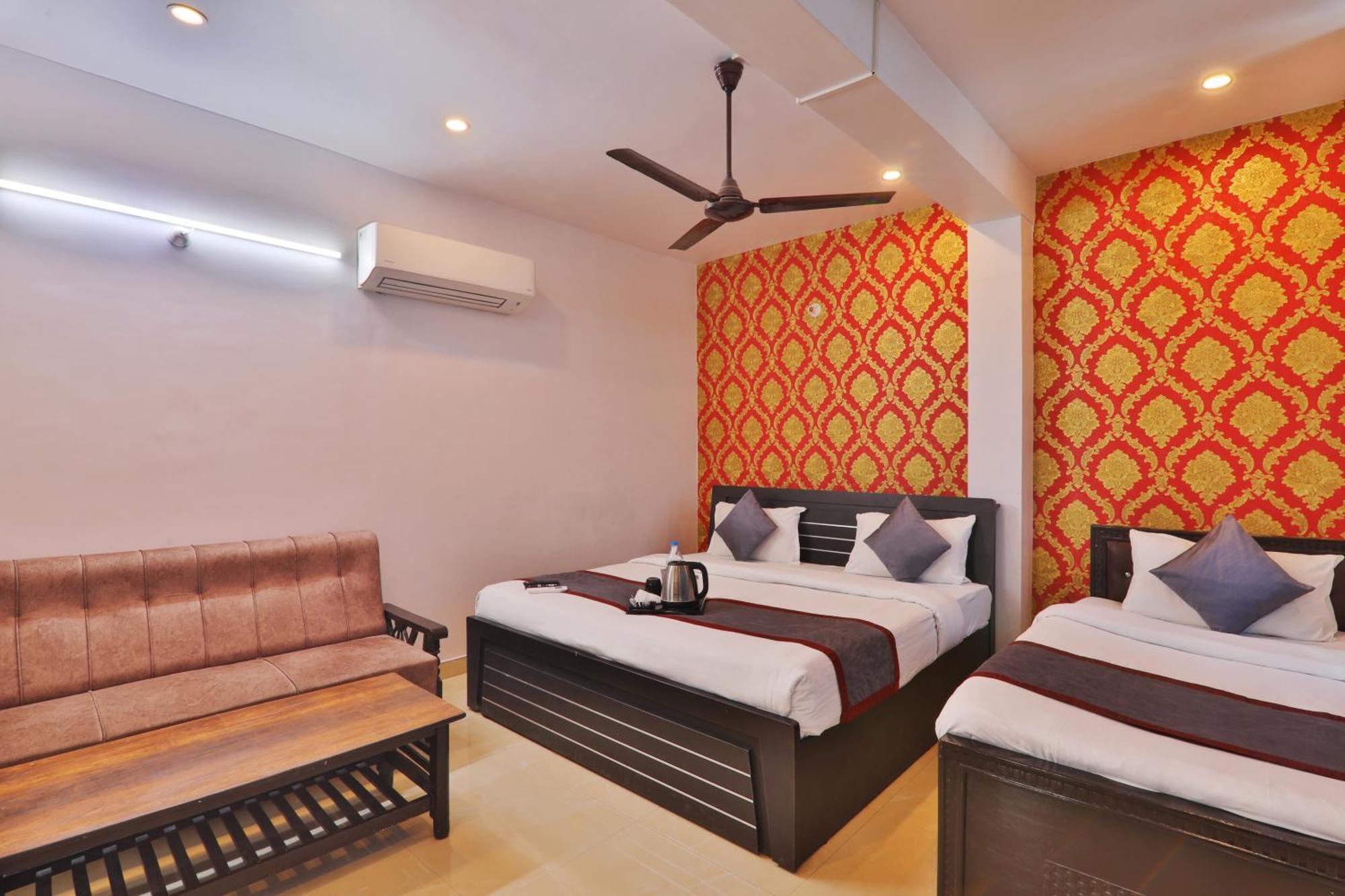 Divine Glory Hotel Lucknow Esterno foto
