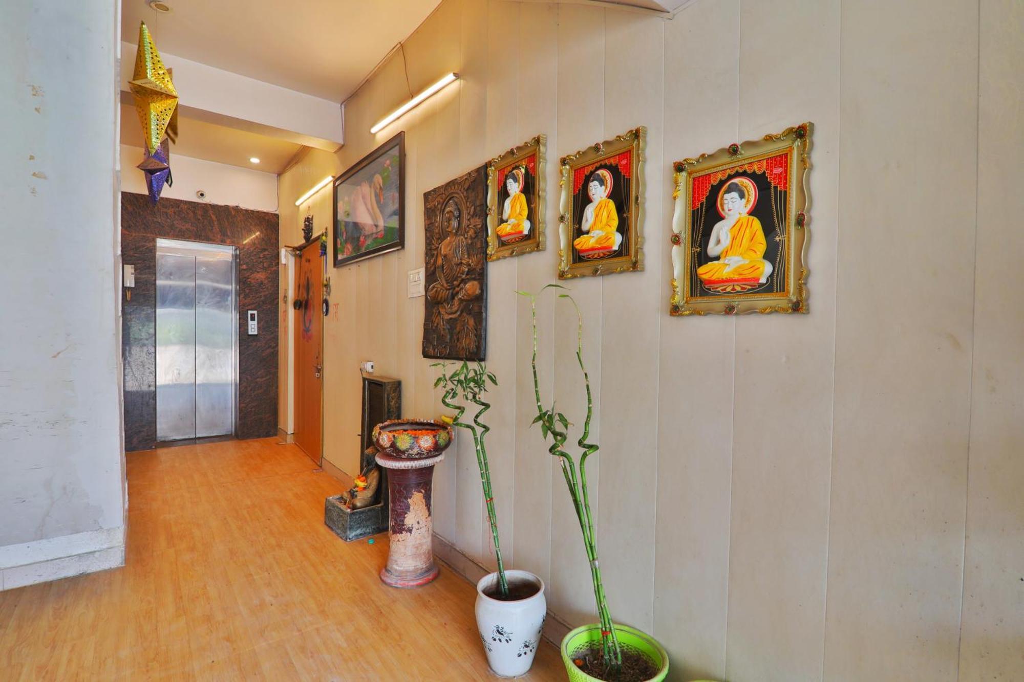 Divine Glory Hotel Lucknow Esterno foto