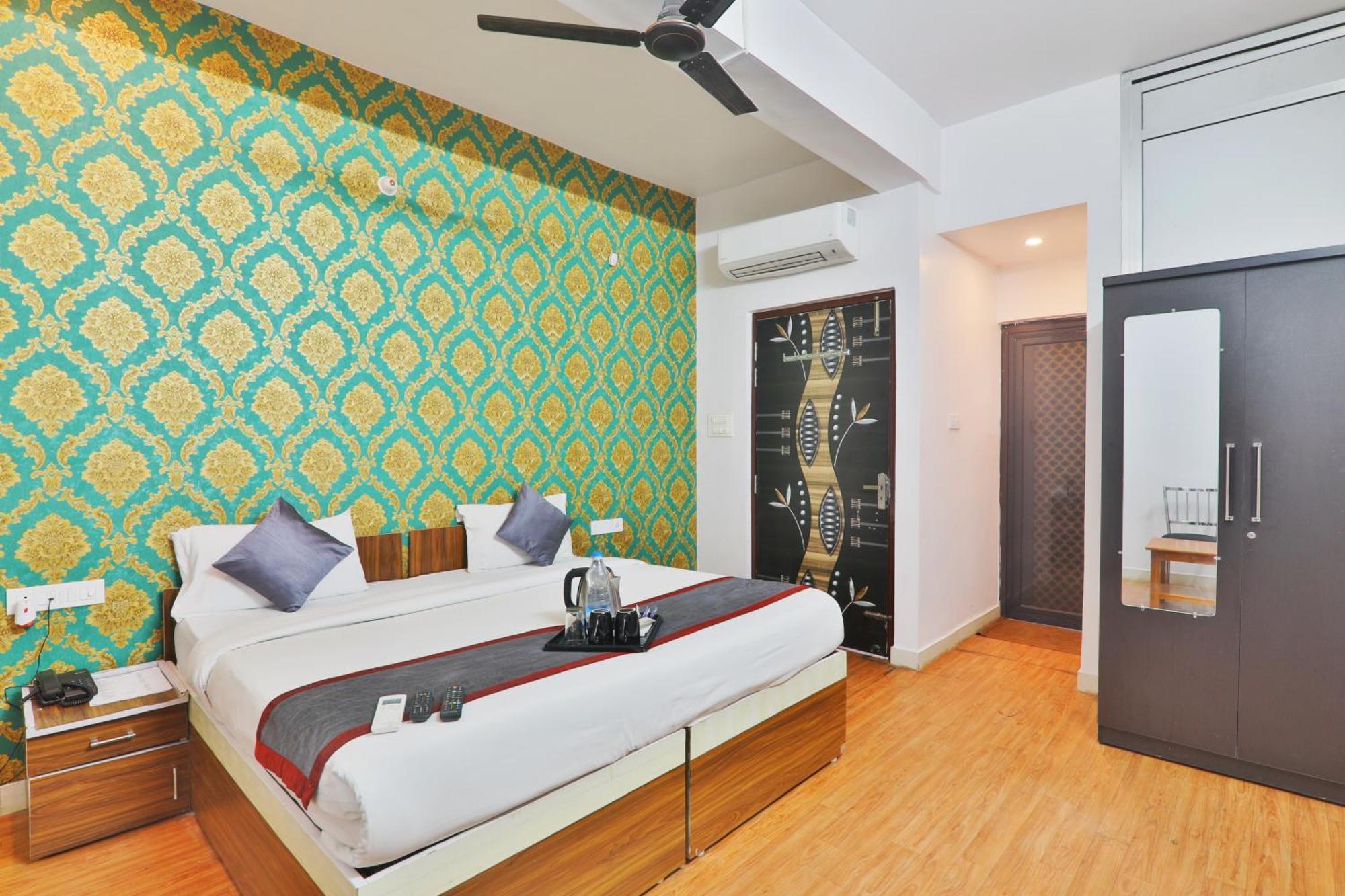 Divine Glory Hotel Lucknow Esterno foto