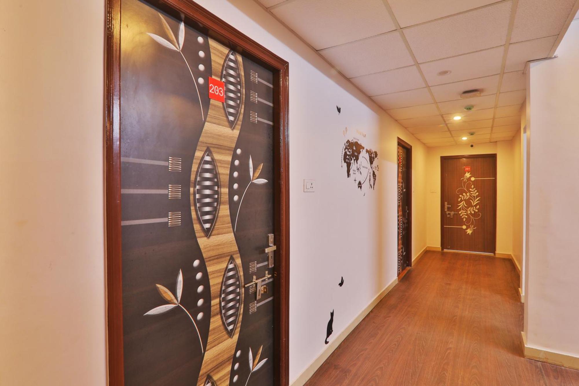 Divine Glory Hotel Lucknow Esterno foto