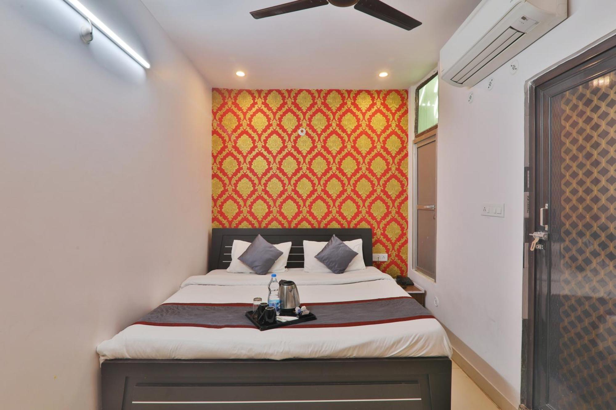 Divine Glory Hotel Lucknow Esterno foto